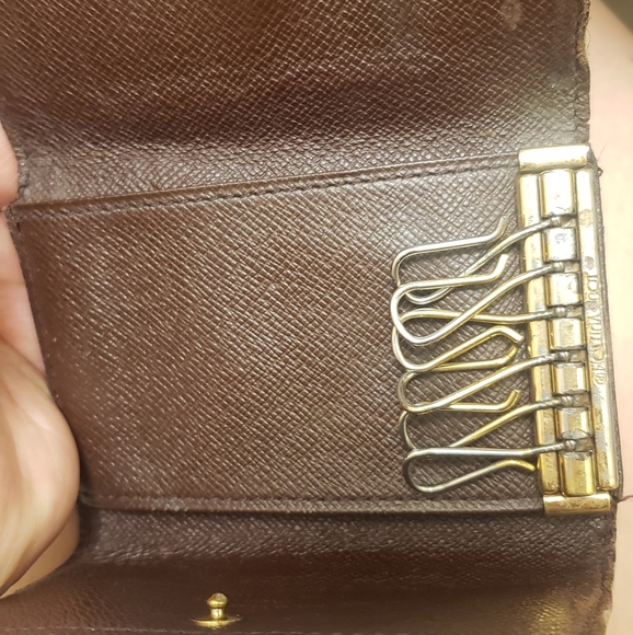 Louise Vuitton Key Holder - Picture 10 of 12